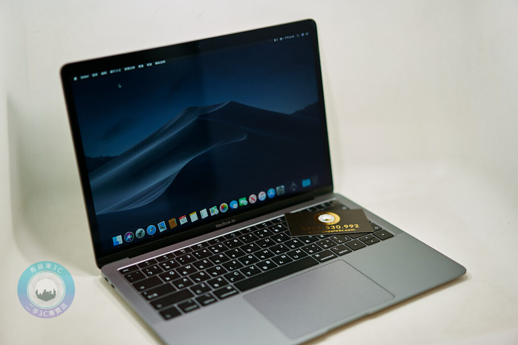 交機前記得先備份資料與登出 iCloud 帳號，圖為青蘋果3C門市實拍，現場筆電檢查流程。